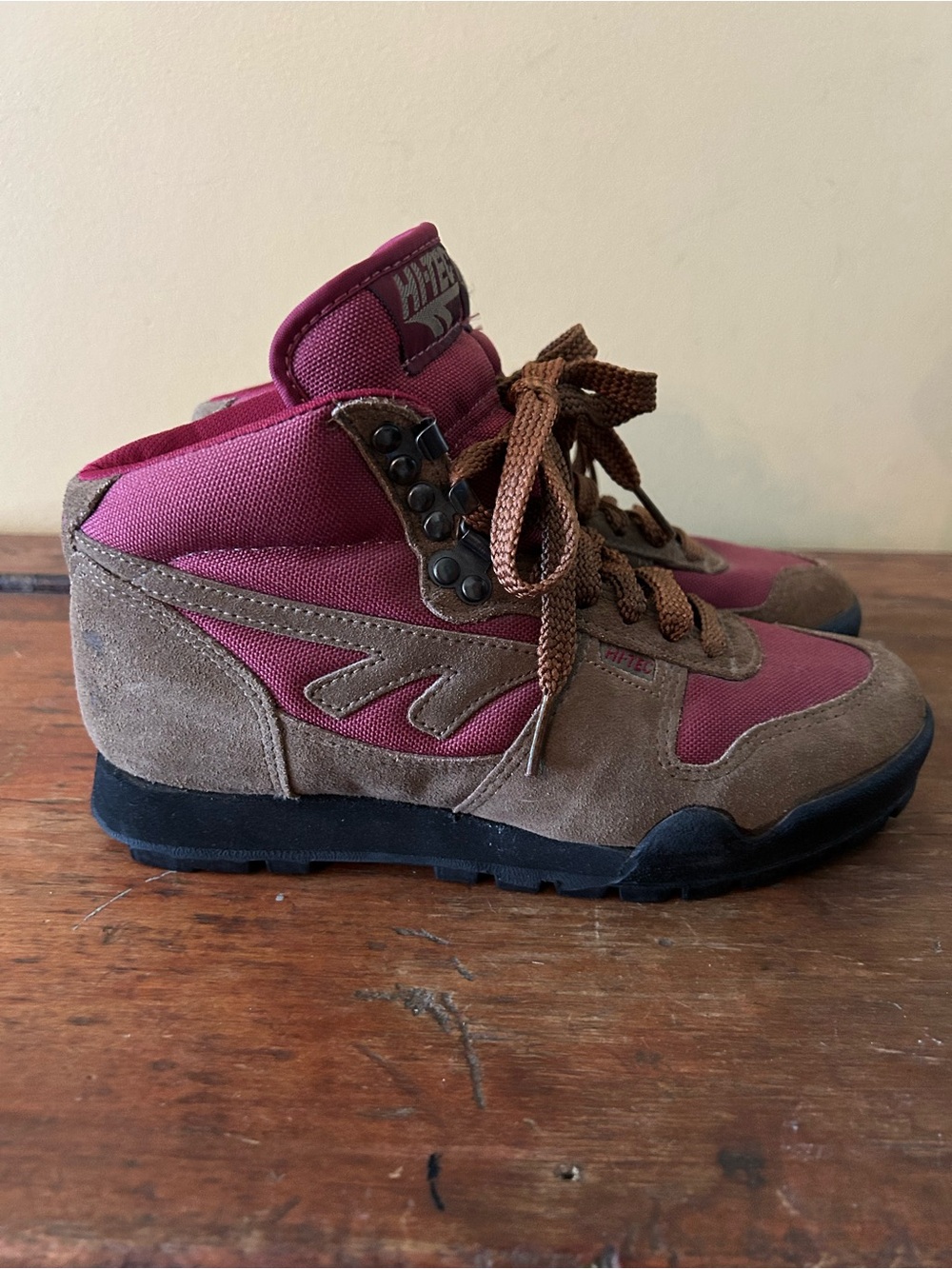 Vintage 80’s/90’s Hi-Tec “Lady Lite” Hiking Boots - size 6